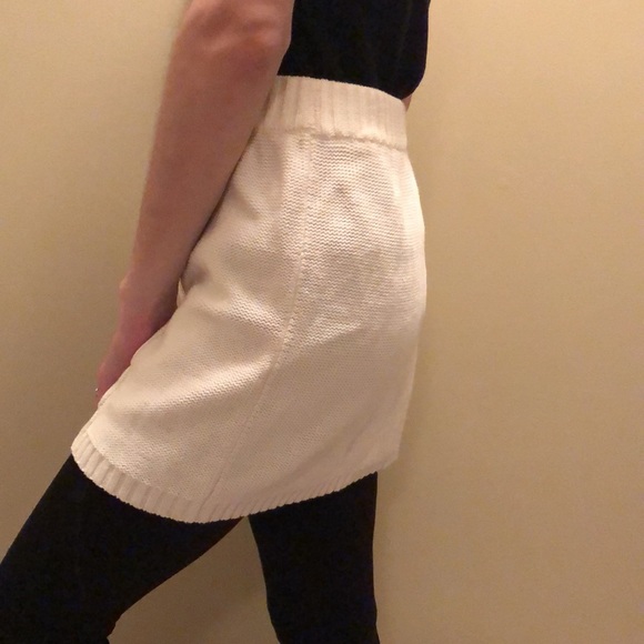 Cute knitted mini skirt - Picture 9 of 11